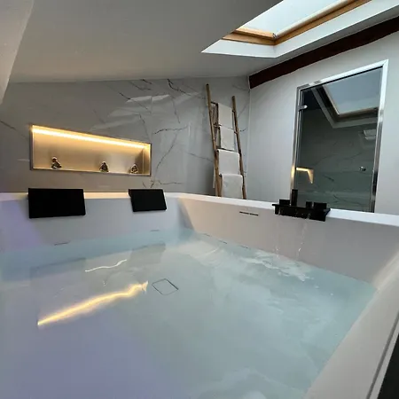 Love & Spa Frejus Exterior photo