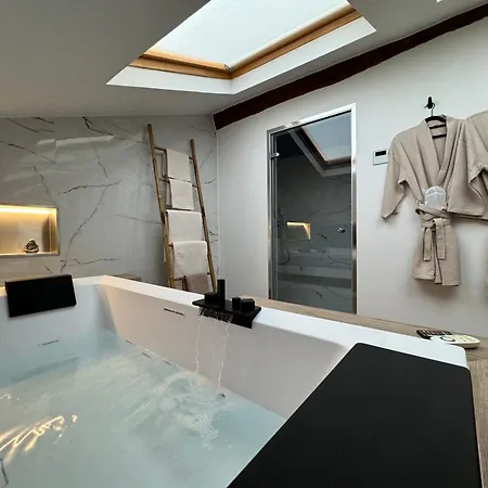 Love & Spa Frejus Exterior photo